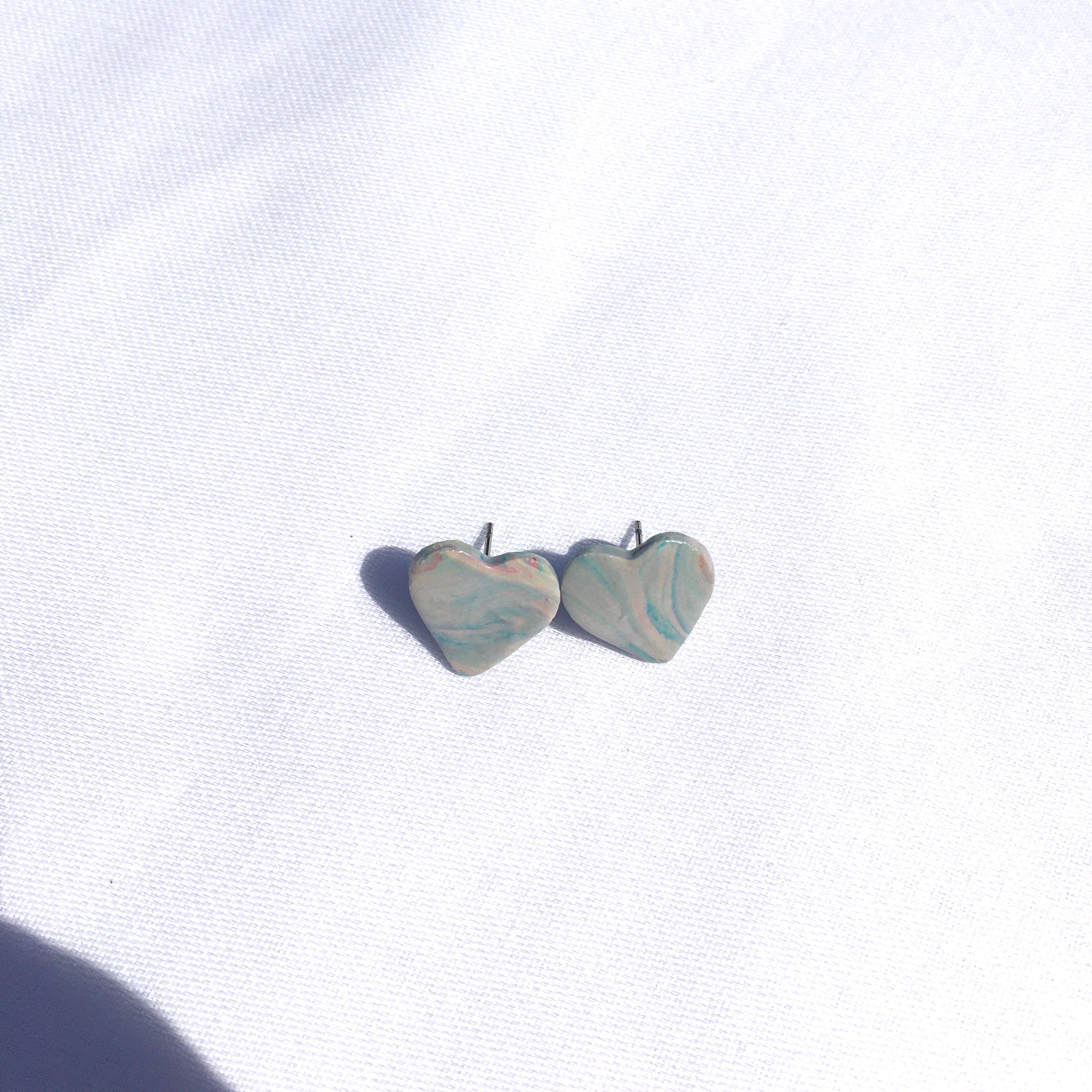 DAYDREAM Heart Studs